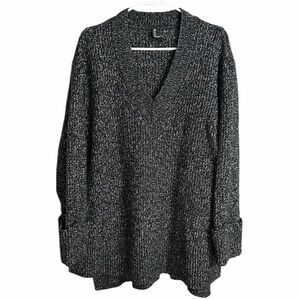 Shasta Women’s V-Neck Sweater - Size Large
Pre-Loved Wool Blend Side Slit PTP 24